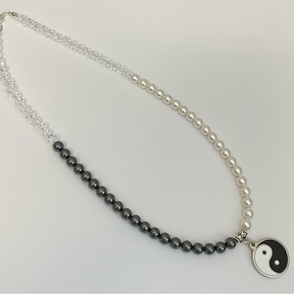 NEW Swarovski crystal pearls and crystal necklace with Yin Yang charm - Picture 2 of 4